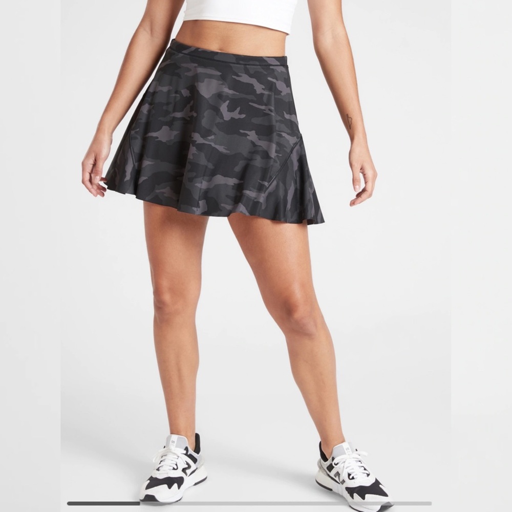 🖤💪 Athleta Match Point Printed Skort (15.5") 🖤💪 Black Camo🖤💪 Medium 🖤💪